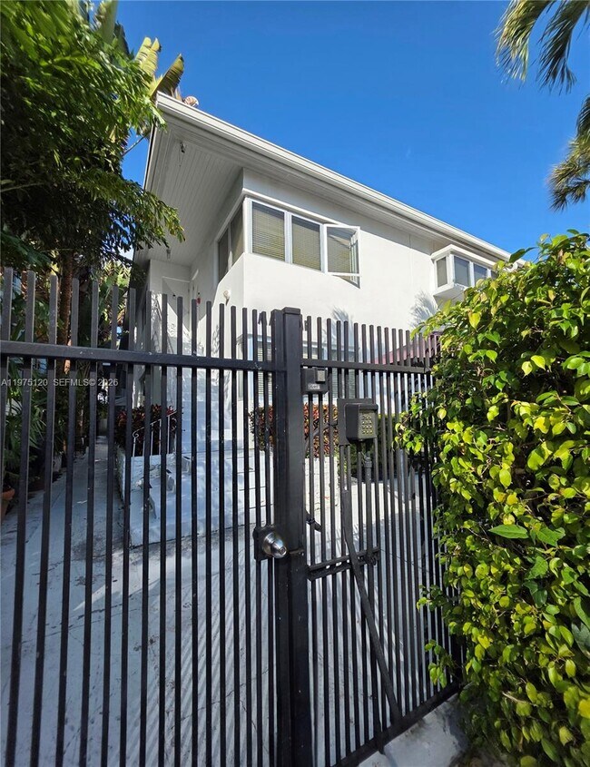 1616 Euclid Ave in Miami Beach, FL - Building Photo - Building Photo