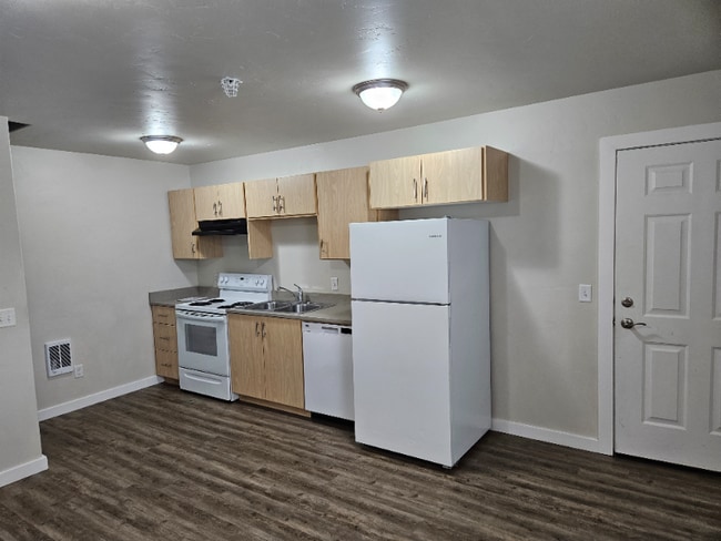 property at 1401 Oakley Ave