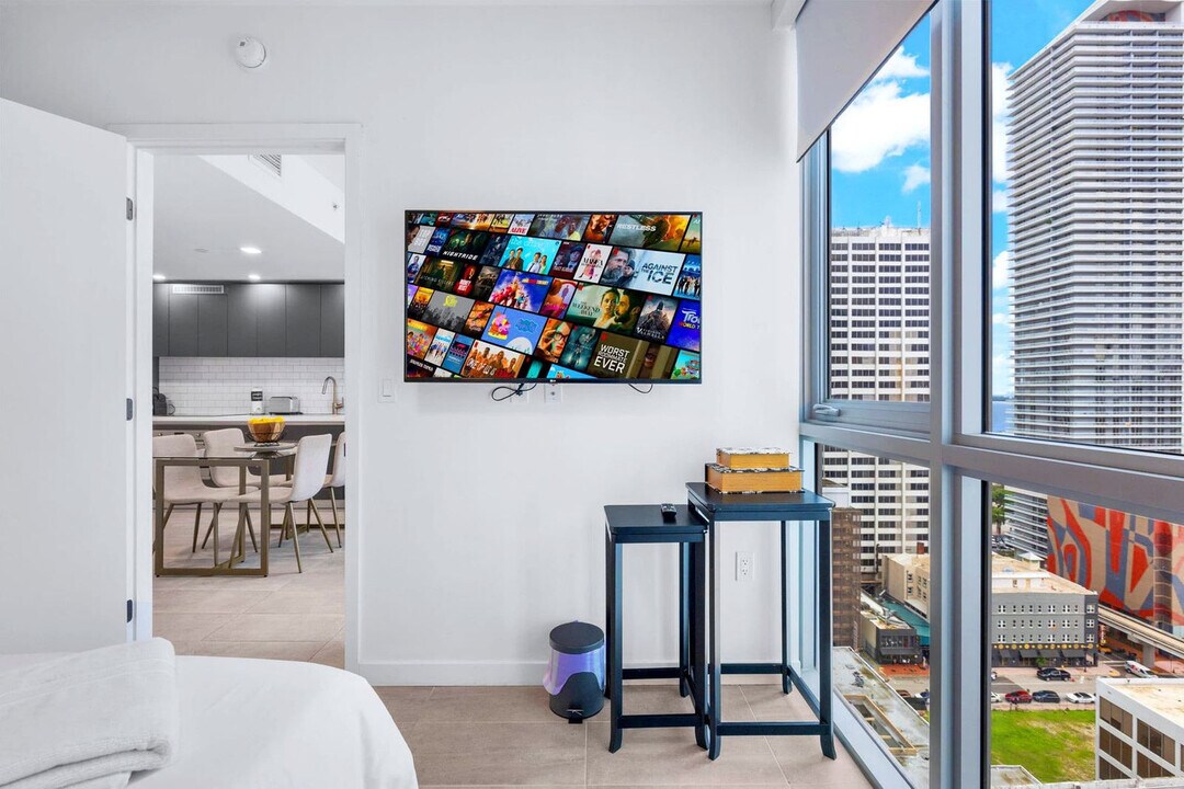 227 NE 2nd St in Miami, FL - Building Photo