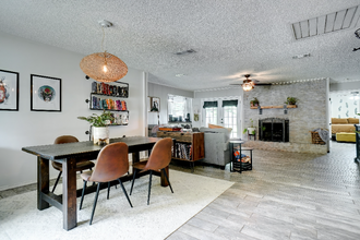 1711 Castle Rd in Arlington, TX - Foto de edificio - Building Photo