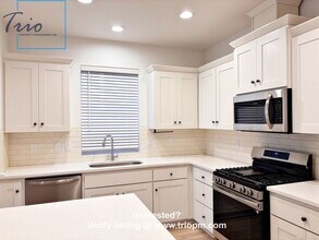 2442 Brackenfern Blvd in Eugene, OR - Building Photo - Building Photo