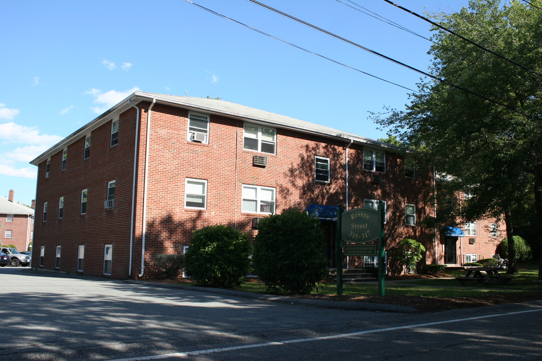 315 Revere St in Canton, MA - Foto de edificio