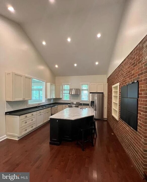 10512 Norman Ave in Fairfax, VA - Building Photo