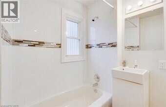 35 Albion St in Brantford, ON - Building Photo - Building Photo