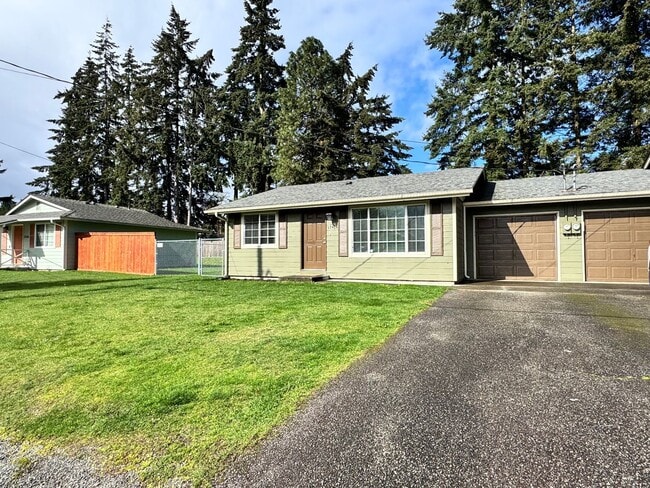 17402-17404 8th Ave Ct E in Spanaway, WA - Building Photo - Building Photo