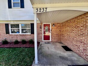 3237 Sir Meliot Dr in Chesapeake, VA - Building Photo - Building Photo