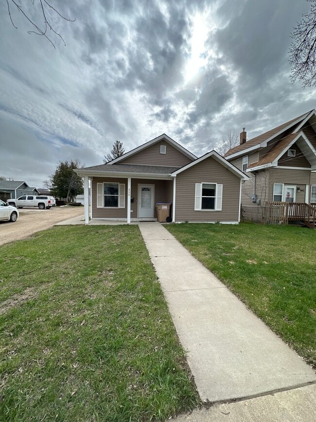 property at 806 10th St NW