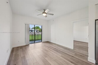 6190 Rock Island Rd in Tamarac, FL - Building Photo - Building Photo