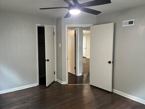 7558 Woodland Ave, Unit Apartment A in Maplewood, MO - Building Photo - Building Photo