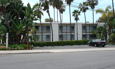 Stratford Beach Apartments in Del Mar, CA - Building Photo - Building Photo