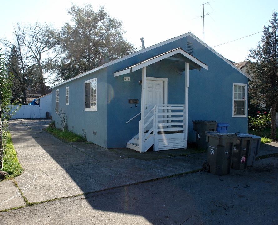 140 Scott St in Santa Rosa, CA - Building Photo