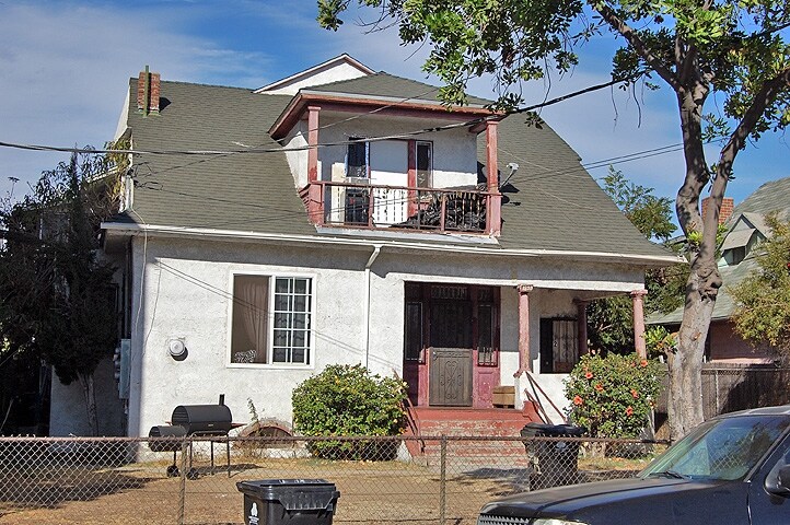 1835 W 12th St in Los Angeles, CA - Building Photo