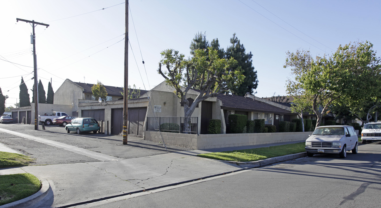 Del Ray Apartments in Anaheim, CA - Building Photo