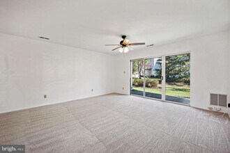 1107 Squirrel Rd in Evesham, NJ - Foto de edificio - Building Photo