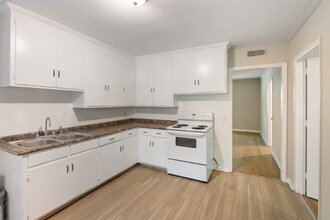 2211 Morehead Ave in Durham, NC - Foto de edificio - Building Photo