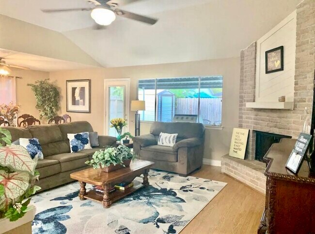 2406 Strait Ln in Houston, TX - Building Photo - Building Photo