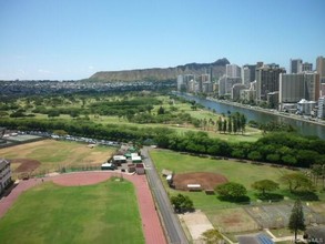 2444 Hihiwai St-Unit -2304 in Honolulu, HI - Foto de edificio - Building Photo