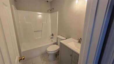 3025 Mangum Dr in Cumming, GA - Foto de edificio - Building Photo