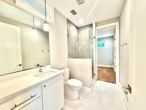 1904 W St Johns Ave in Austin, TX - Building Photo - Building Photo