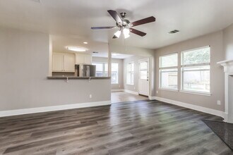 18469 Sunrise Oaks Ct in Montgomery, TX - Building Photo - Building Photo