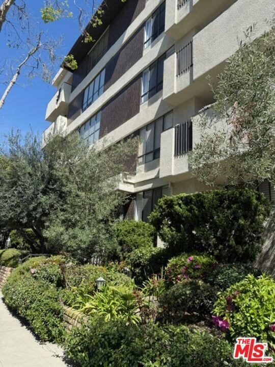 property at 150 N Almont Dr