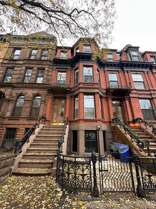 292 Jefferson Ave, Unit Top Floor in Brooklyn, NY - Building Photo
