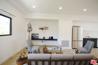 860 S Wilton Pl in Los Angeles, CA - Building Photo - Building Photo