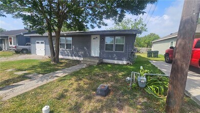 131 Algodon St in Taft, TX - Building Photo - Building Photo