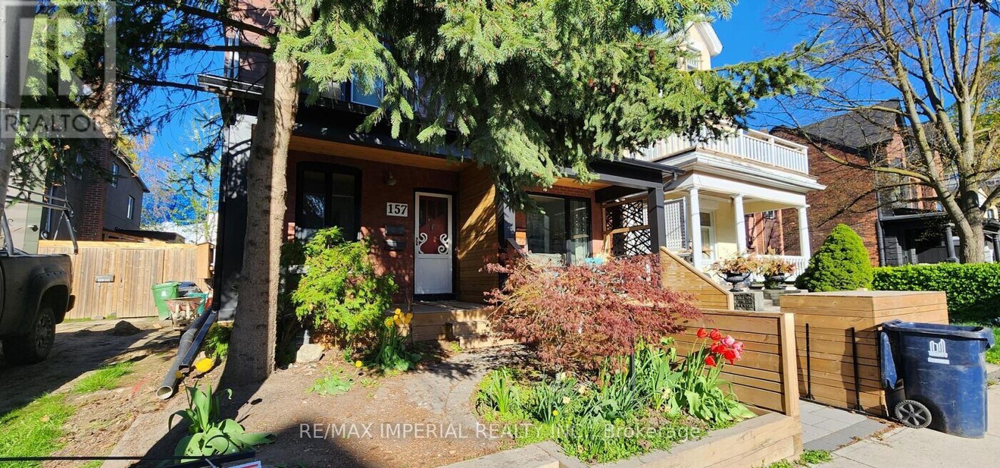 157 Booth Ave in Toronto, ON - Building Photo