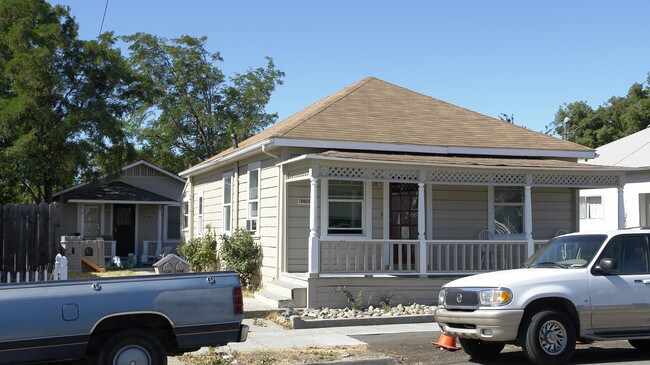 1011 W 4th St in Antioch, CA - Foto de edificio - Building Photo