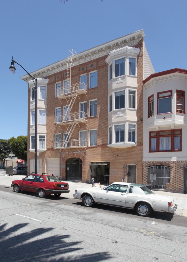 11 Dolores in San Francisco, CA - Foto de edificio - Building Photo