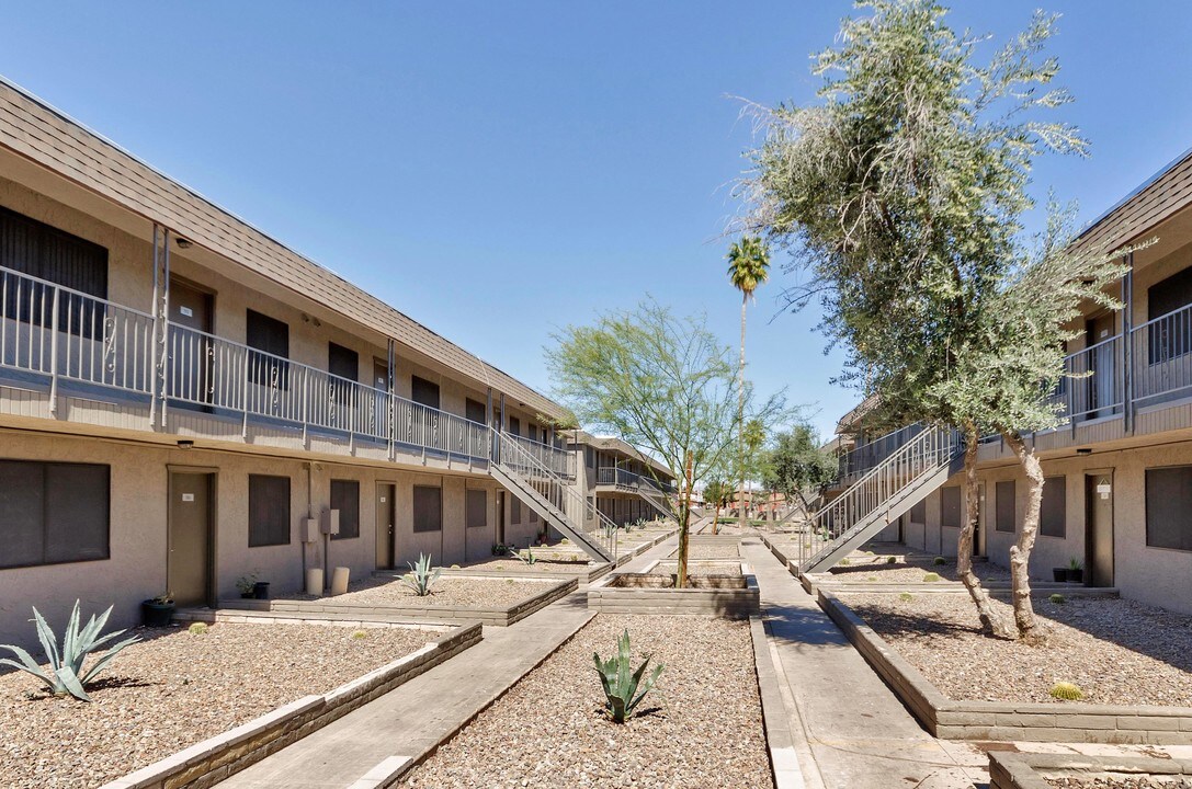 Serrano Gardens in Mesa, AZ - Building Photo