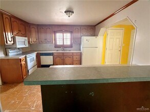 12 E St in Mission, TX - Foto de edificio - Building Photo