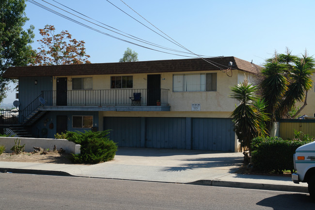 633 S Anza St in El Cajon, CA - Foto de edificio - Building Photo