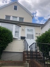 21618 118th Ave, Unit single in Cambria Heights, NY - Foto de edificio - Building Photo