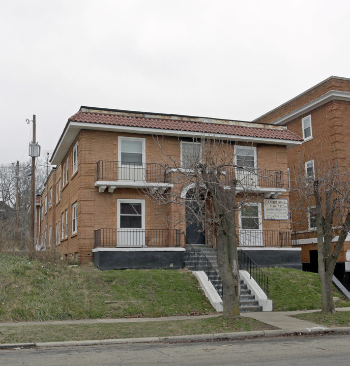 Cambridge House Apartments in Dayton, OH - Building Photo