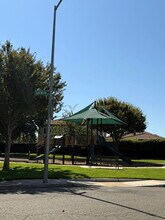 7452 E Robinson Ave in Fresno, CA - Building Photo - Building Photo