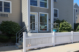 Tuck Point Condominiums in Beverly, MA - Building Photo - Building Photo