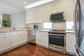 305 W Scott St in Chicago, IL - Building Photo - Building Photo