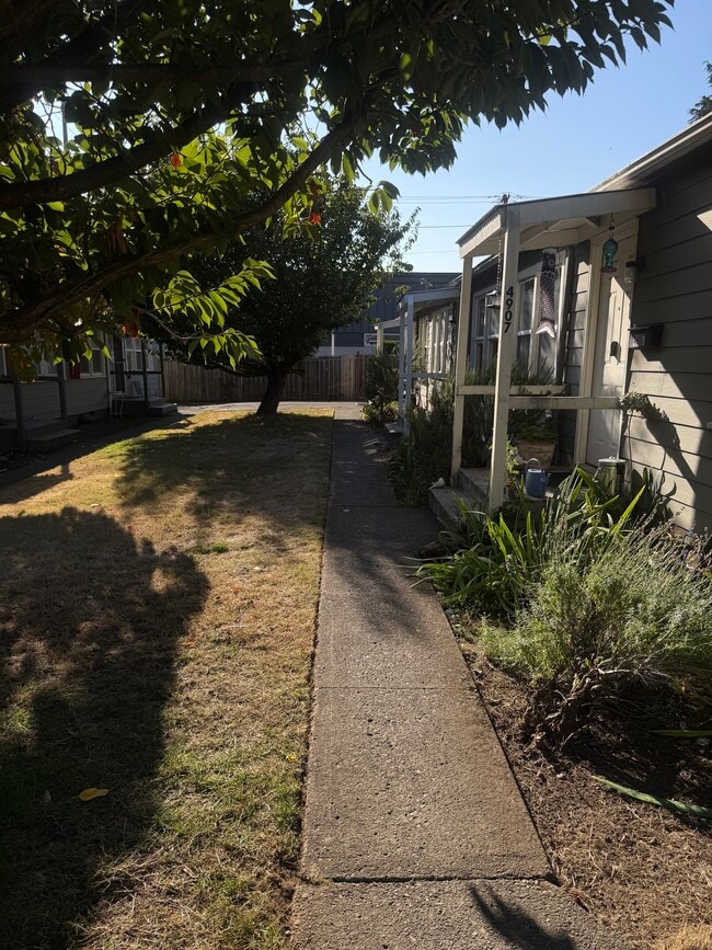 4909 N Maryland Ave, Unit 4909