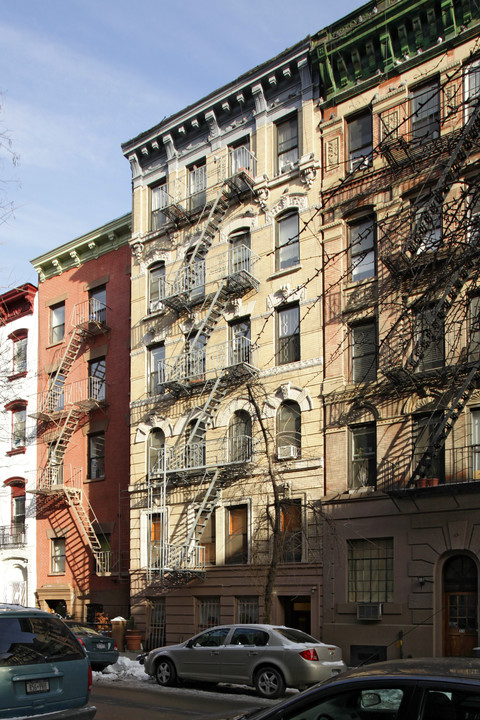 53 E 7th St in New York, NY - Foto de edificio