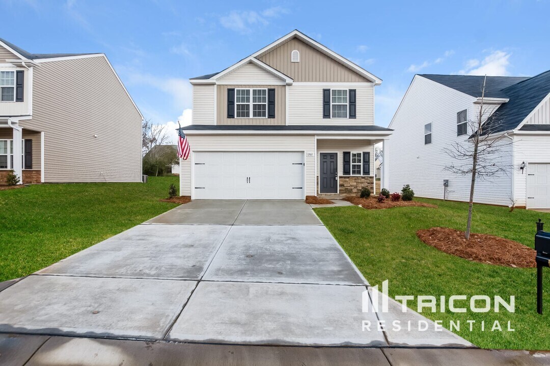 1361 Waylon Ave in Gastonia, NC - Building Photo