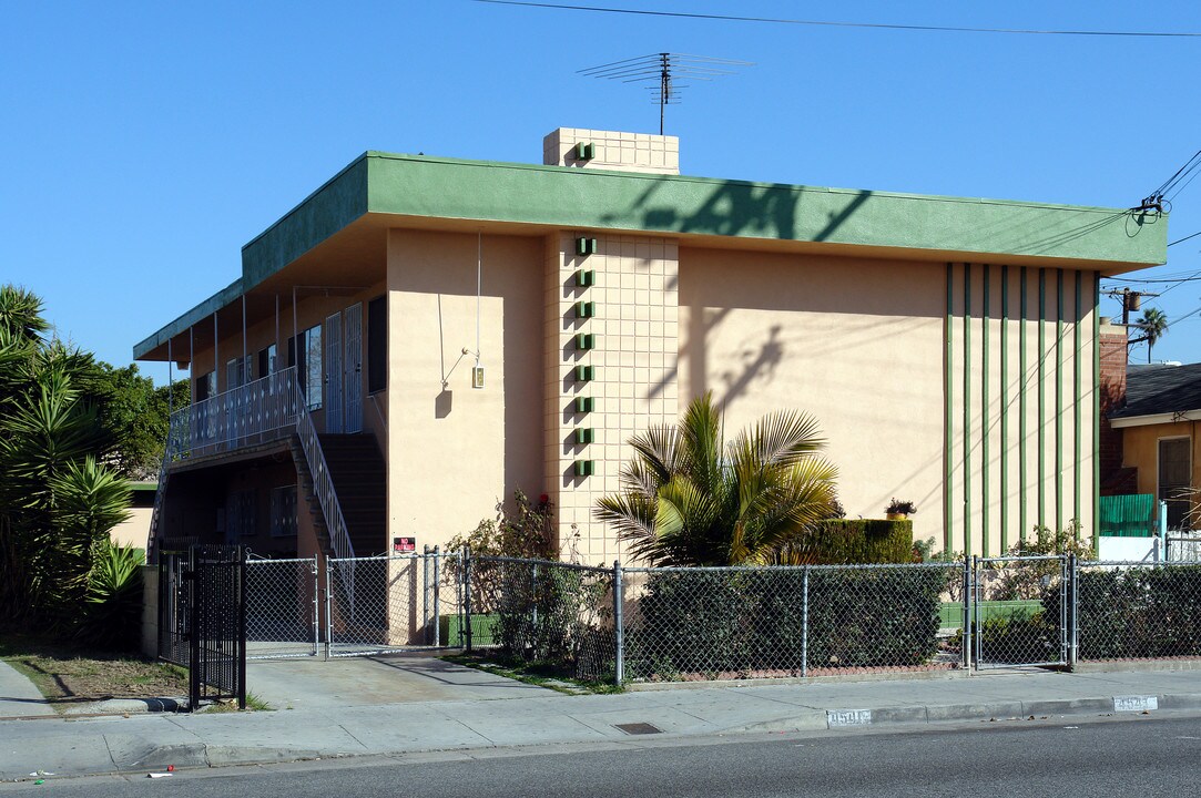 4541 W Lennox Blvd in Inglewood, CA - Building Photo