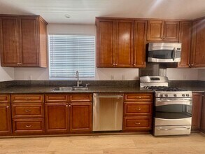 5118 Topanga Canyon Blvd in Los Angeles, CA - Building Photo - Building Photo