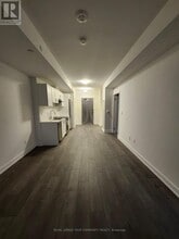 693 Davis Dr in Newmarket, ON - Building Photo - Building Photo