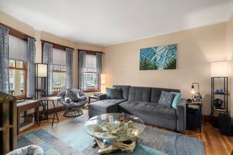 18 Kingsboro Park, Unit 1 in Boston, MA - Building Photo - Building Photo
