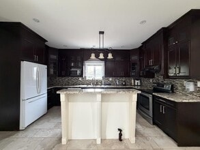 16067 14 in Surrey, BC - Building Photo - Building Photo