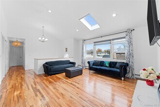 46 Crown St in Deer Park, NY - Building Photo - Building Photo