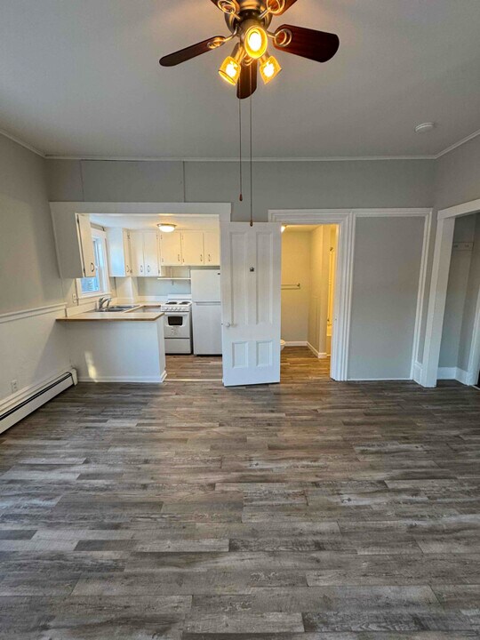 76 Elm St in Milford, NH - Building Photo