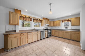 180 Faneuil St, Unit 2 in Boston, MA - Building Photo - Building Photo